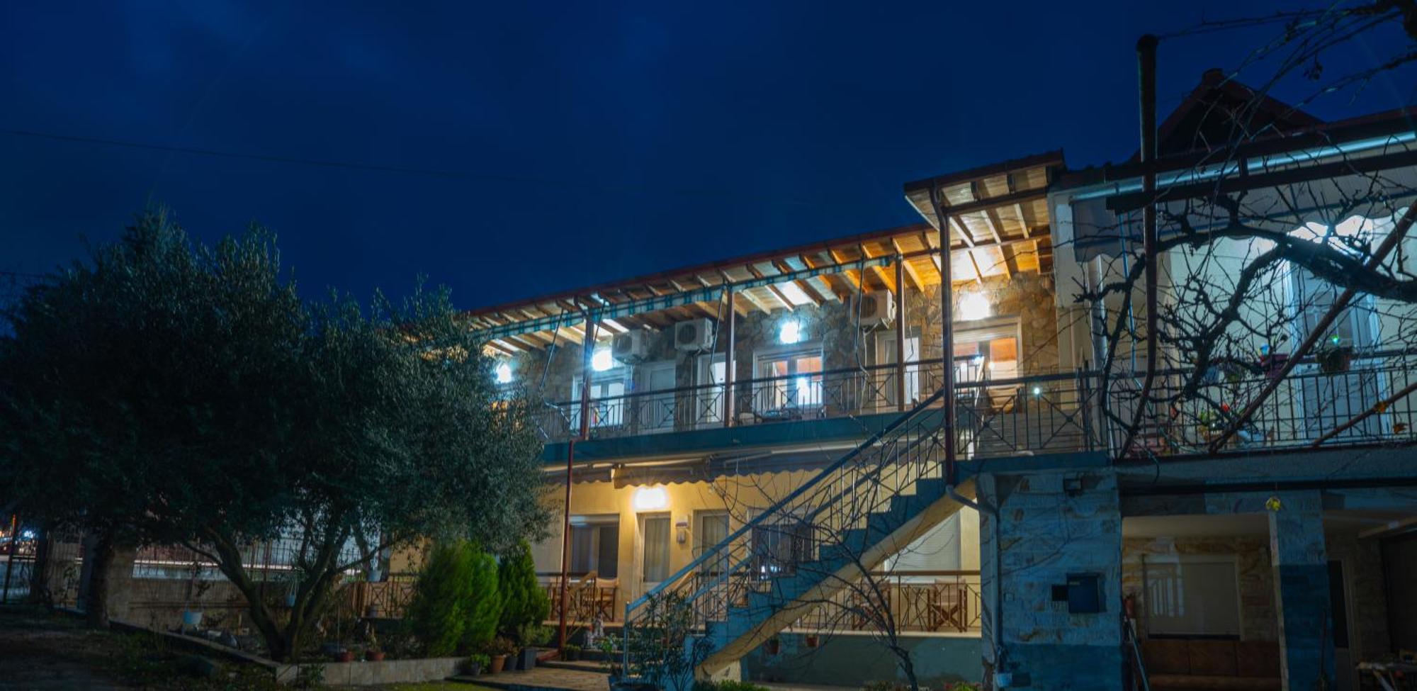 Guesthouse Adonis Káto Loutrákion Extérieur photo
