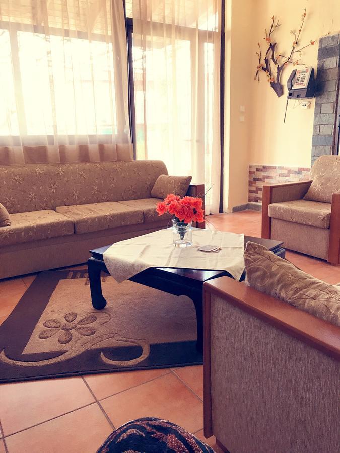 Guesthouse Adonis Káto Loutrákion Extérieur photo